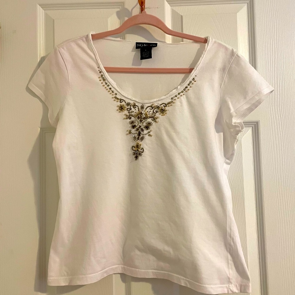 Style & Co. cute white beaded short sleeved top! Comfortable & 100% cotton. Sz L